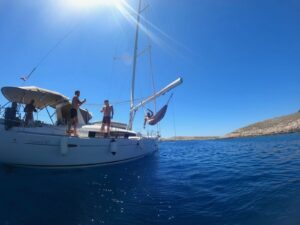 Der komplette Leitfaden für die erste Yachtcharter: 10 unverzichtbare Tipps für ein unvergessliches Erlebnis